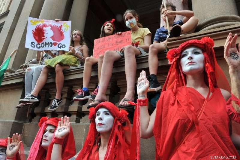 Australia Bushfires Still Struggle as Rain Offers Brief Relief