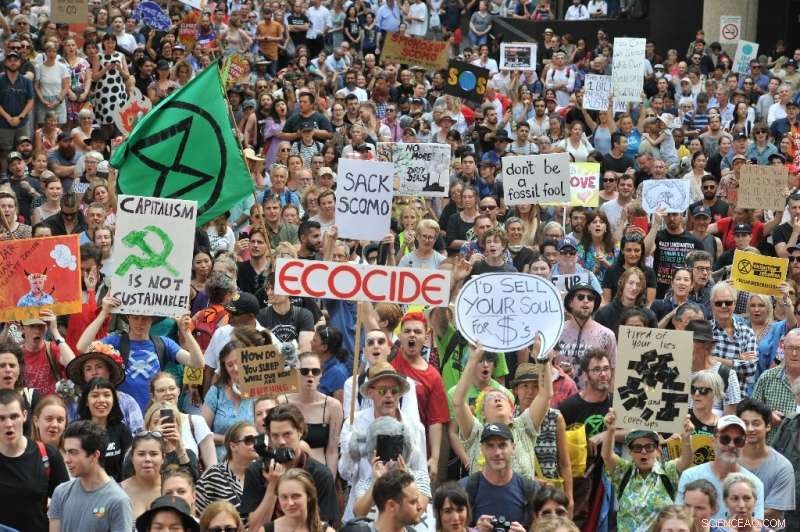 Heavy Rain Brings Hope to Australian Bushfire Crisis, Yet Toxic Smoke Disrupts Tennis Events