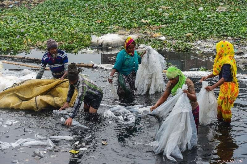 Bangladesh Orders Closure of 231 Factories to Protect Buriganga River