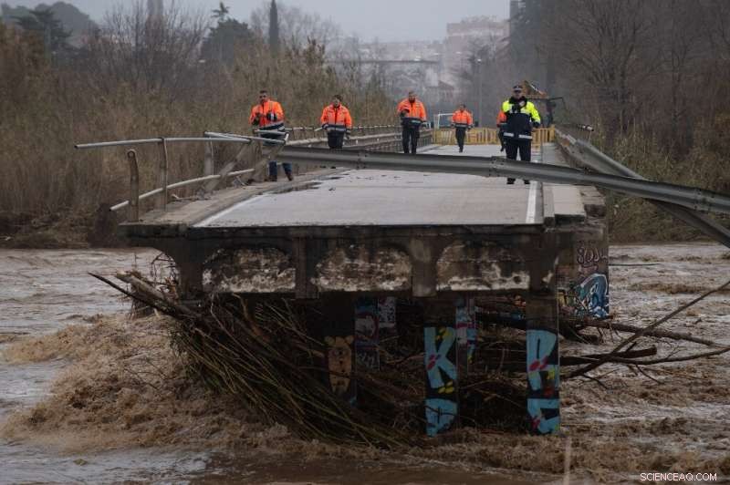 Spain s Winter Storm Claims Seven Lives; Four Still Missing