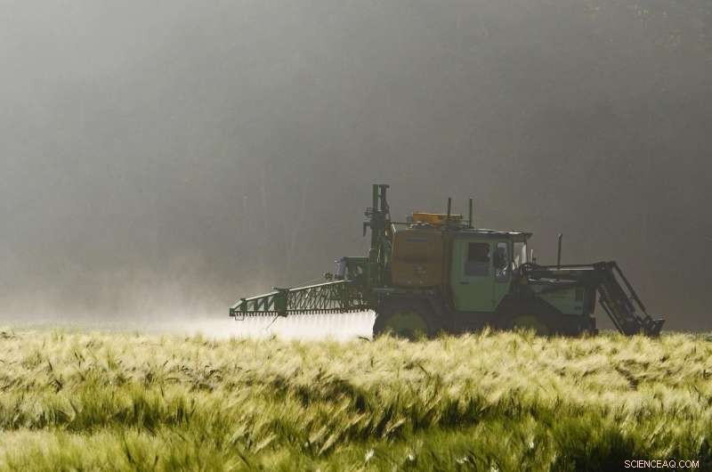 Scientists Call for Comprehensive Reform of Pesticide Regulations