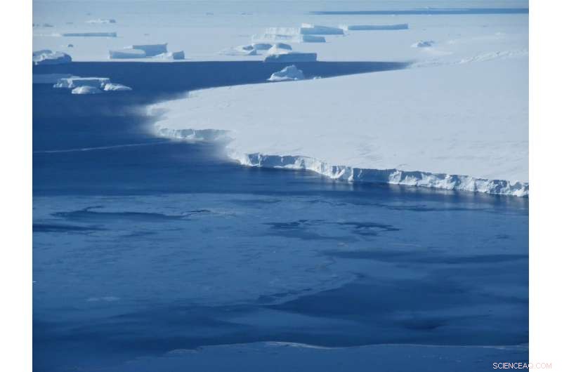 Rising Ocean Temperatures Threaten Antarctic Ice Sheet Collapse, Driving Sea Level Rise