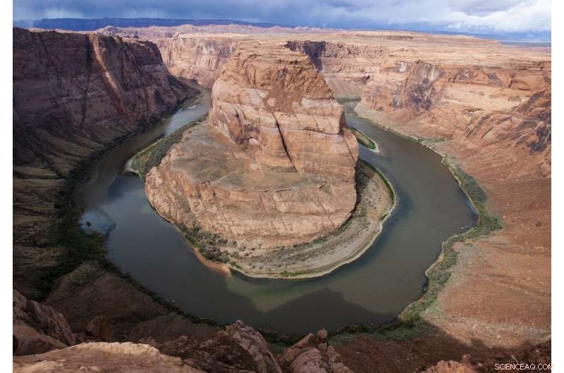 West s Water Crisis: Groundwater Decline Pushes Communities Eastward