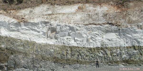 Wits Study Uncovers How Single‑Mineral Magmatic Rocks Form