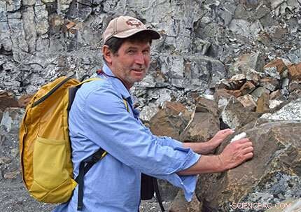 Wits Study Uncovers How Single‑Mineral Magmatic Rocks Form