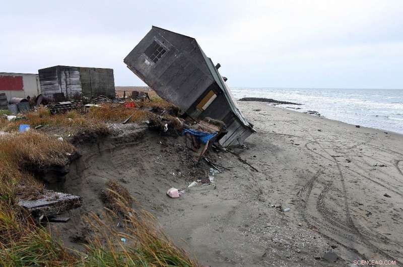 Global Study Warns Half of World s Beaches at Risk of Vanishing by 2100