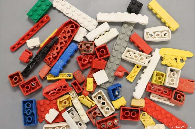 Research Finds LEGO Bricks May Withstand Ocean Conditions for Over 1,300 Years