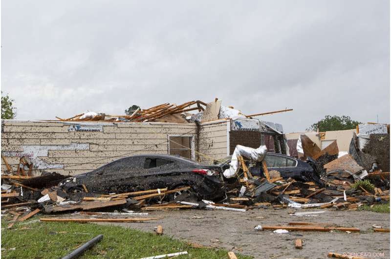 Easter Storms Ravage Southern U.S., Claiming 20 Lives