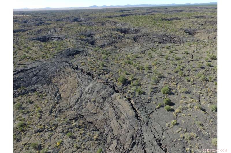 New Mexico Badlands Offer Clues to Past Martian Lava Flows