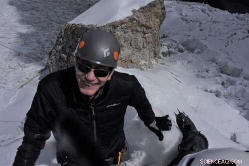 Researchers Find Glacial Ice May Preserve a Record of the COVID-19 Pandemic