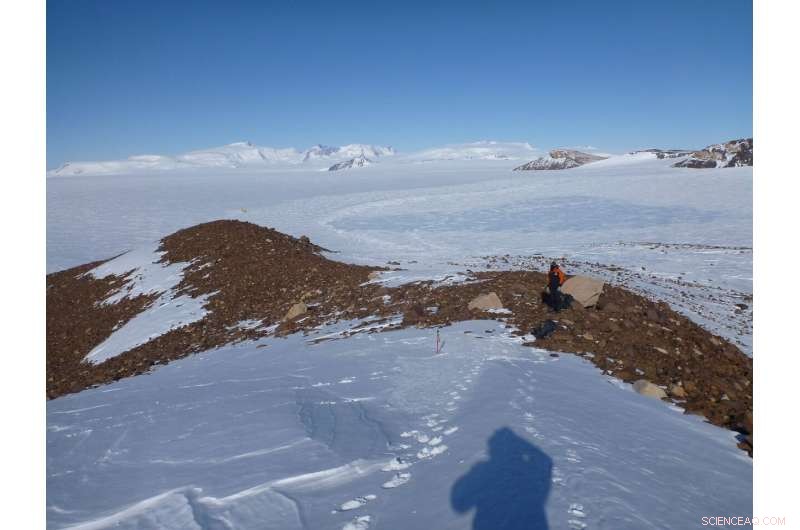 Skelton Glacier Surface Decline Linked to Ross Sea Ice Retreat