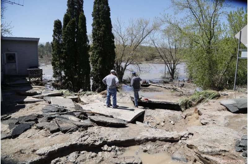 Massive Michigan Flood Forces Thousands to Evacuate, Threatens Superfund Site