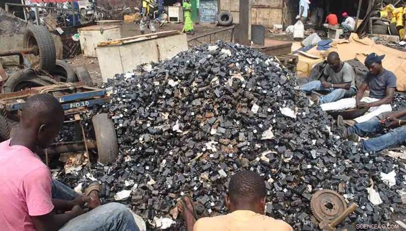 Transforming E‑Waste into Valuable Innovation: Ghana’s Upcycling Revolution
