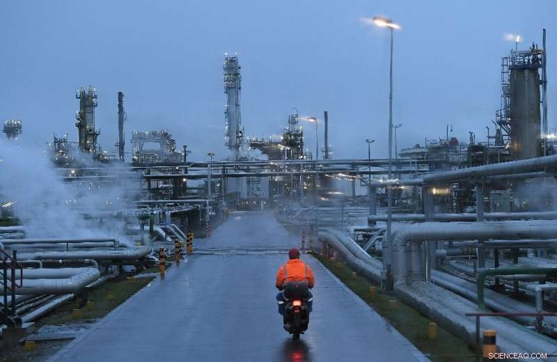 OECD/IEA Report: Fossil Fuel Subsidies Hit Nearly $500 Billion in 2019