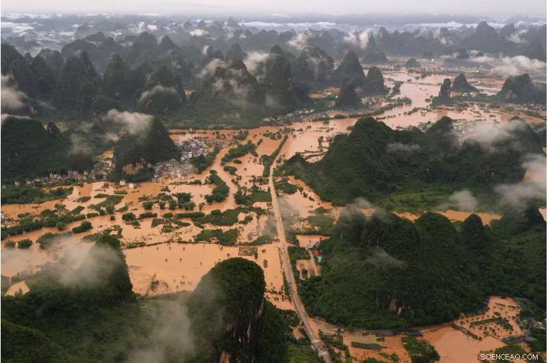 South China Begins Flood Recovery as Heavy Rain Remains a Threat