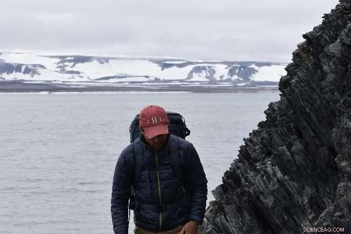 Spectroscopy Reveals Precise Dating of Earth’s Earliest Animals