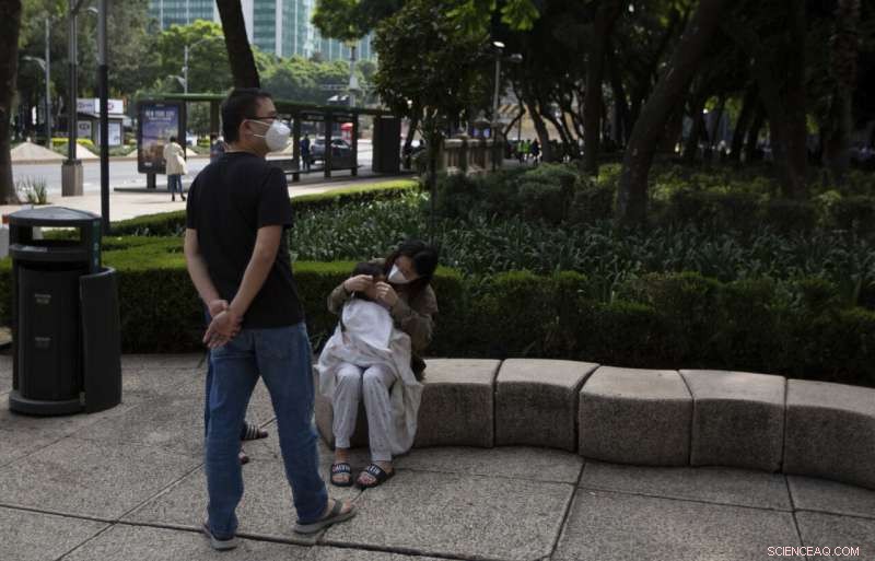 Severe 7.5‑Magnitude Earthquake Rocks Southern Mexico, Killing at Least 5