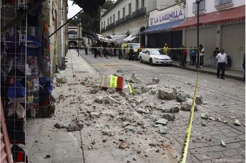 Severe 7.5‑Magnitude Earthquake Rocks Southern Mexico, Killing at Least 5