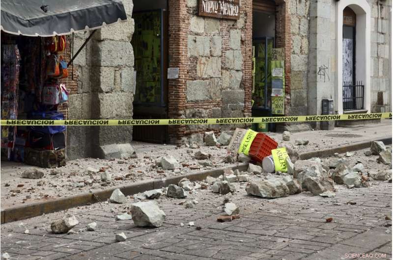 Severe 7.5‑Magnitude Earthquake Rocks Southern Mexico, Killing at Least 5