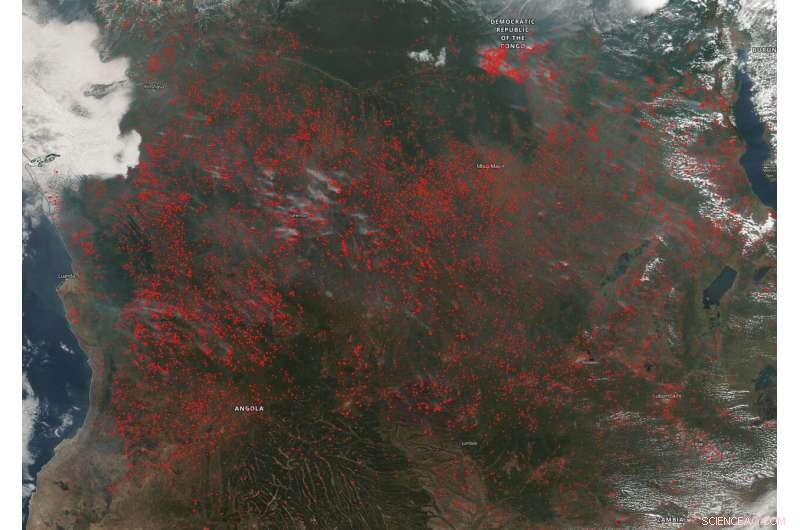 Central Africa s Agricultural Fires Illuminated by Suomi NPP Satellite Imaging