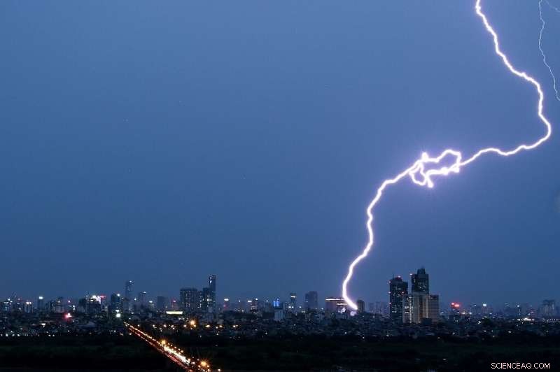 UN Records 700‑km Lightning Flash in Brazil – Longest Ever