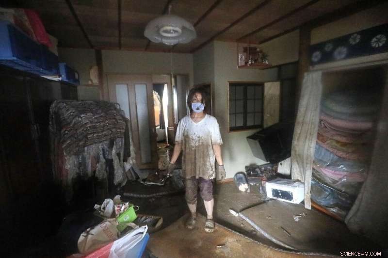 Heavy Rain Delays Rescue Efforts in Japan After Deadly Floods