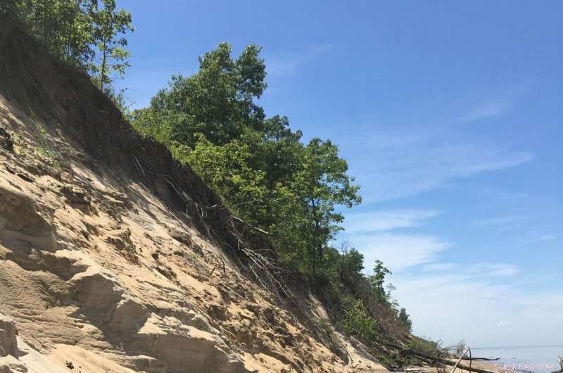 Record‑High Water Levels Threaten Numerous Great Lakes State Parks, Study Finds