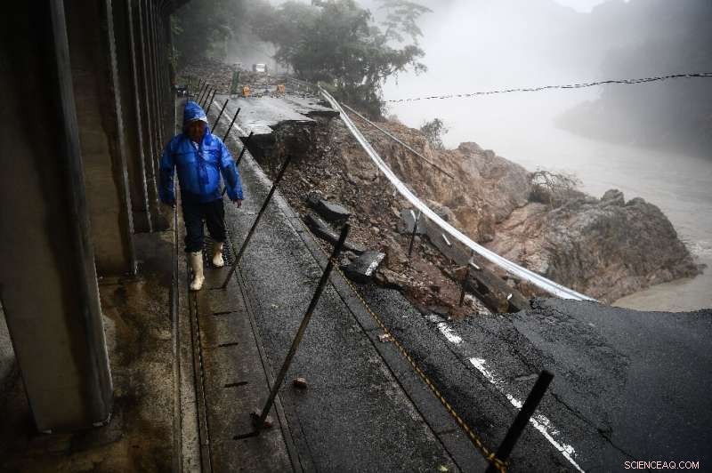 Torrential Rain Devastates Central Japan, 61 Dead in Southern Regions