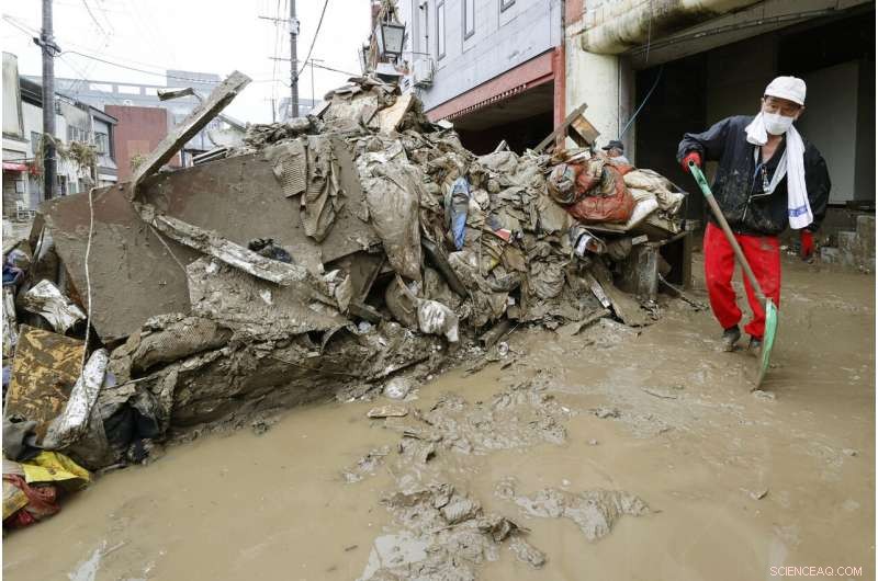 Heavy Rain in Central Japan Triggers Floods and Mudslides, Southern Areas Face Increased Damage