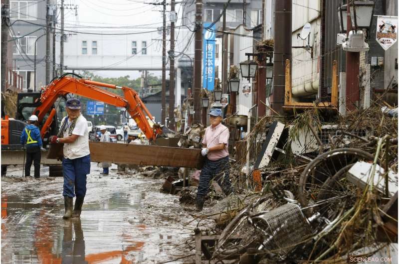 Heavy Rain in Central Japan Triggers Floods and Mudslides, Southern Areas Face Increased Damage