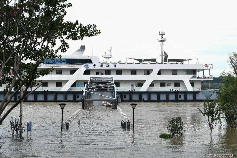 China s Rivers and Lakes Surge as Summer Flood Season Reaches Peak Levels