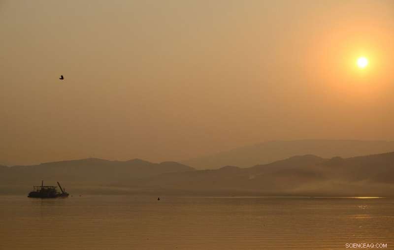 Tidal Influences on Total Suspended Solids Over the Yangtze Bank