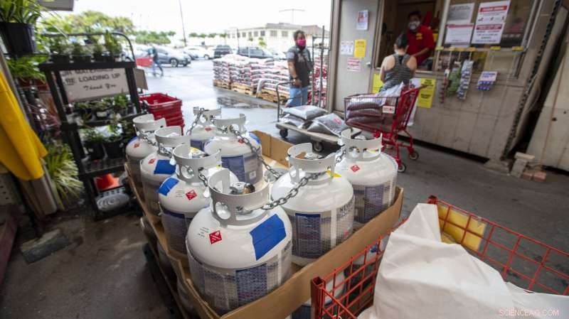 Hawaiian Islands Safely Evade Hurricane Douglas, Avoiding Direct Impact