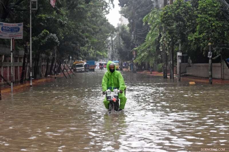 Monsoon Flood Death Toll Rises, Hindering South Asia s Virus Response