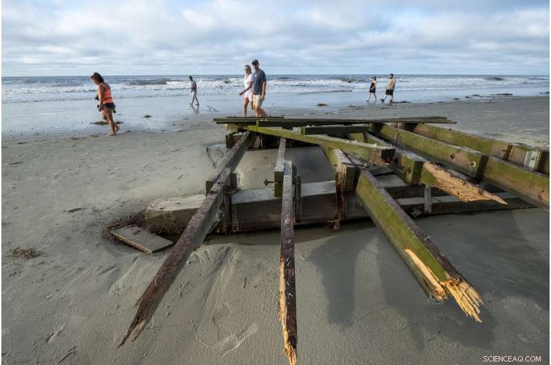 Tropical Storm Isaias Hits Eastern U.S., Causing Six Fatalities