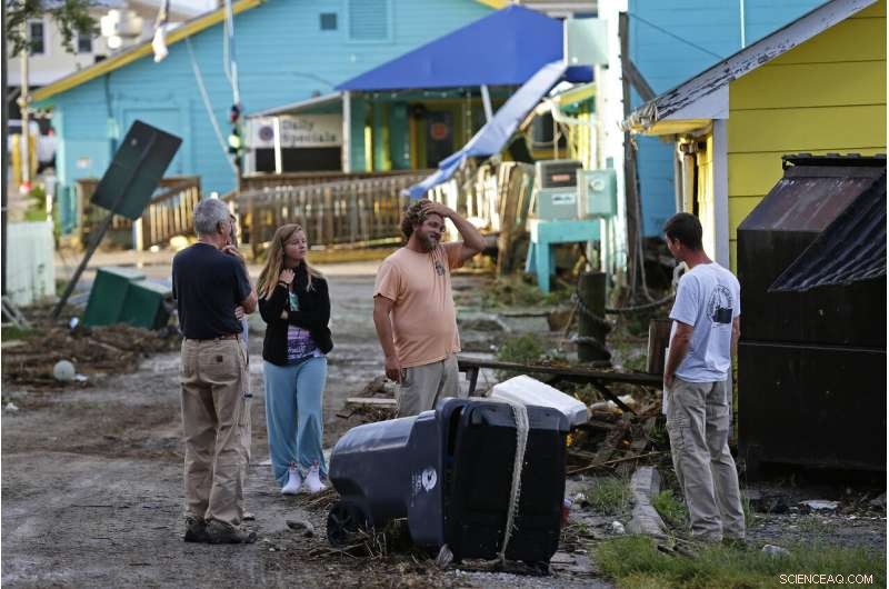 Tropical Storm Isaias Hits Eastern U.S., Causing Six Fatalities
