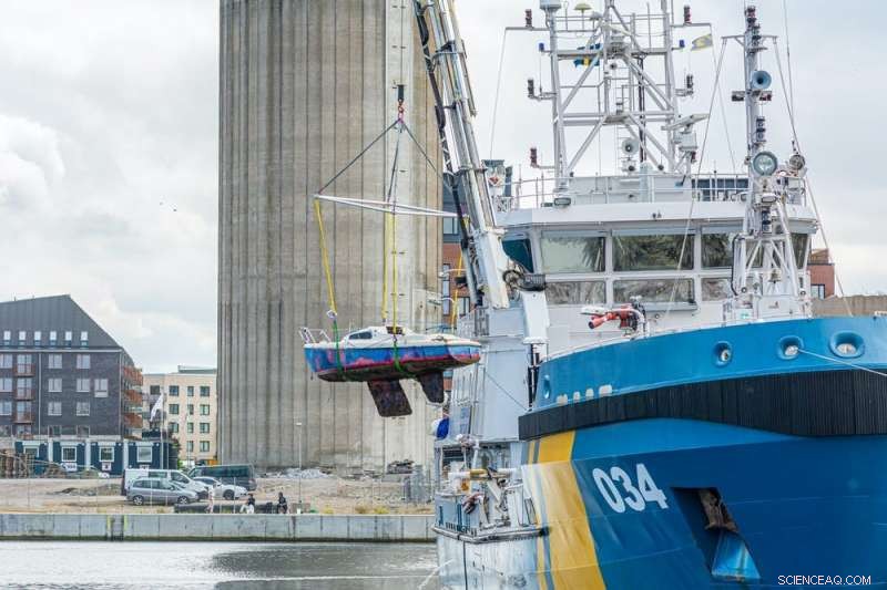 Abandoned Fiberglass Boats Leak Toxins and Microplastics Worldwide
