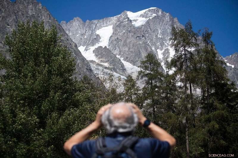 Italian Alpine Resort Evacuated After Mont Blanc Glacier Collapse Warning