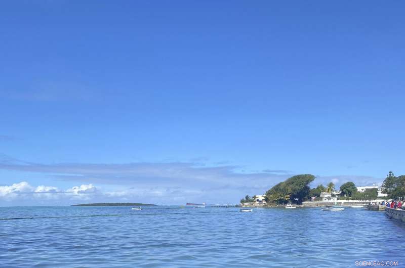 Mauritius Mobilizes Rapid Response to Contain MV Wakashio Oil Spill and Safeguard Coastline