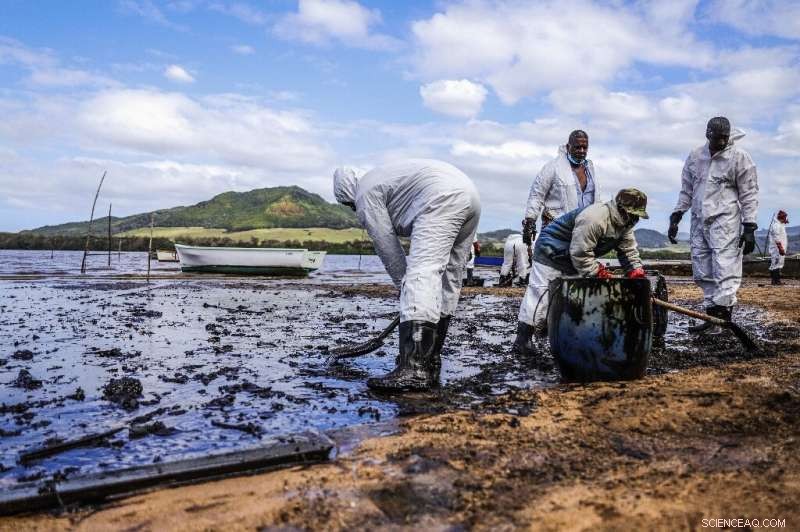 Mauritius Urgently Seeks to Halt Oil Spill as Tanker Breaks Apart