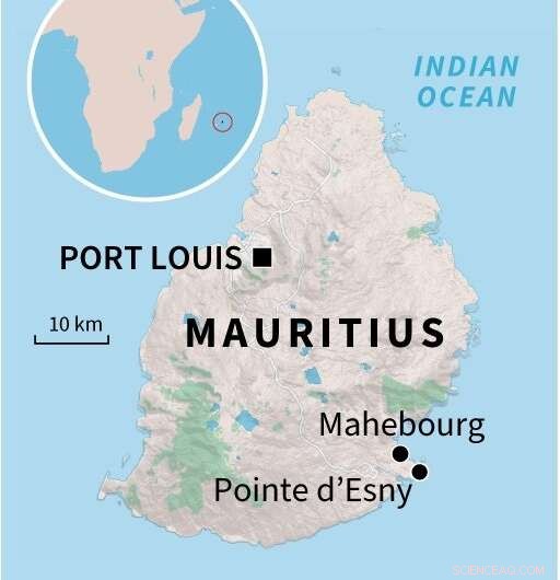 Mauritius Urgently Seeks to Halt Oil Spill as Tanker Breaks Apart