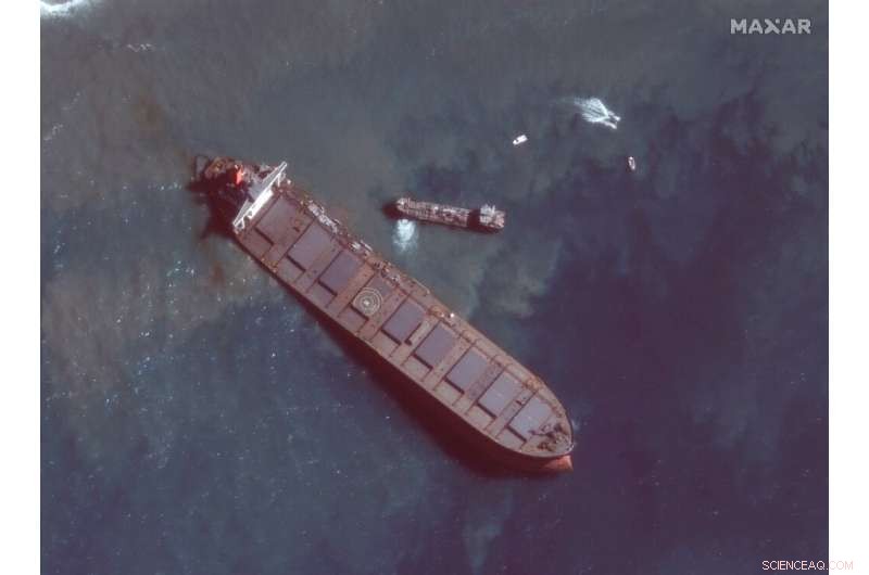 Mauritius Prevents Second Oil Spill After Fuel Is Safely Pumped From Struck Ship