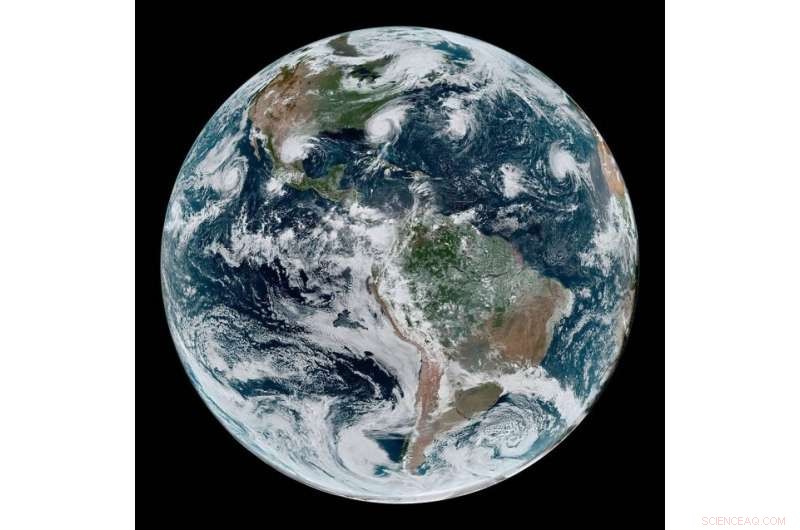 Study Reveals COVID-19 Transmission Risks in Hurricane Evacuations