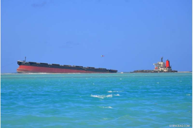 Mauritius Tackles Oil Spill as Japanese Bulk Carrier Splits Apart