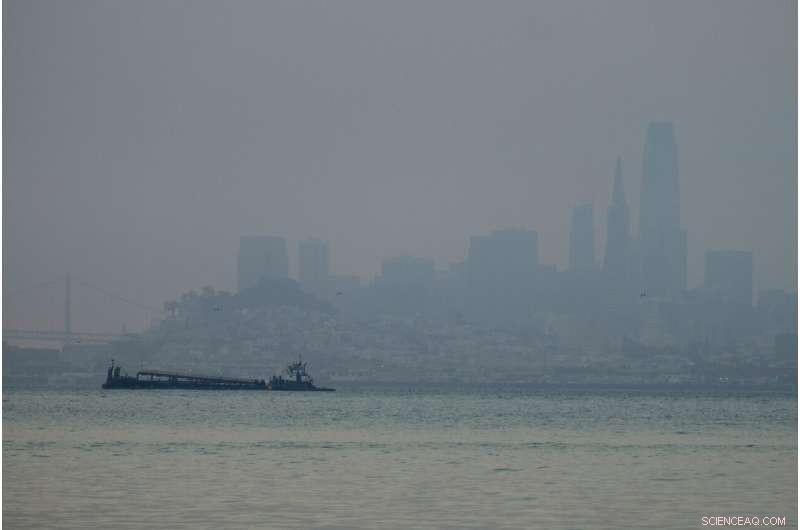 San Francisco Covered in Dense Smoke Amid Escalating California Wildfires