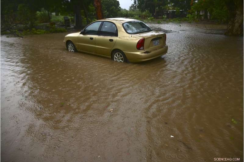Two Tropical Storms Target US Gulf Coast: Anticipated Double Threat