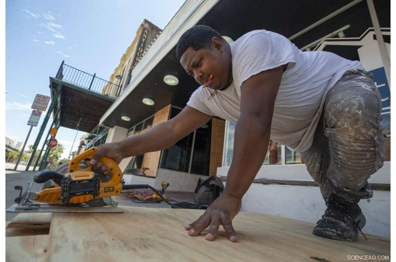 Hundreds of Thousands Evacuate U.S. Coast as Hurricane Laura Approaches