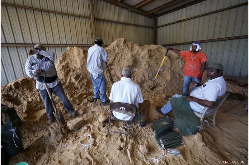 Hundreds of Thousands Evacuate U.S. Coast as Hurricane Laura Approaches