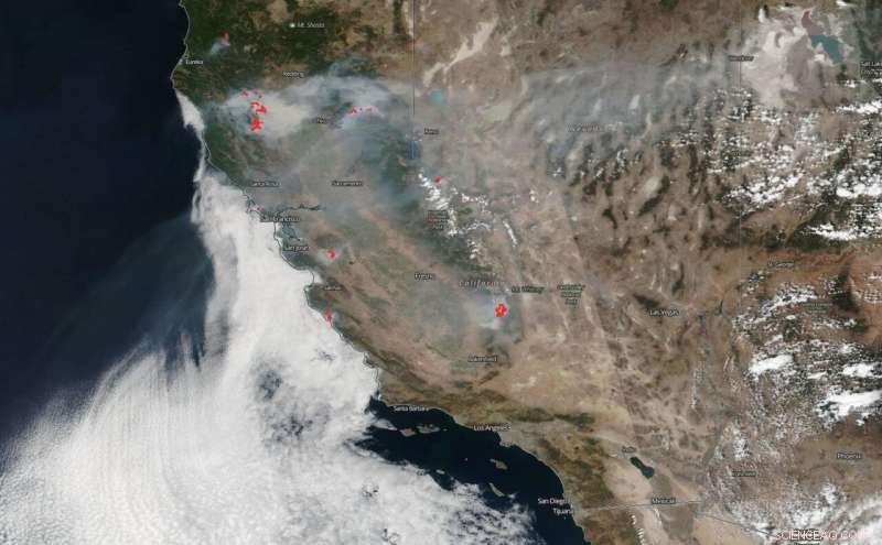 NASA’s Suomi NPP Satellite Captures Dual Views of California’s Smoke-Filled Skies