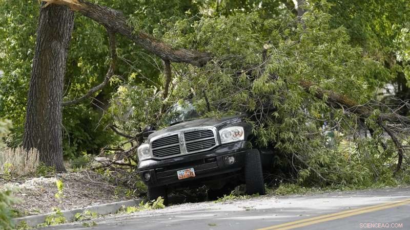 Rocky Mountains Plunge 60°F: From Heat to Snow in an Unexpected Temperature Drop